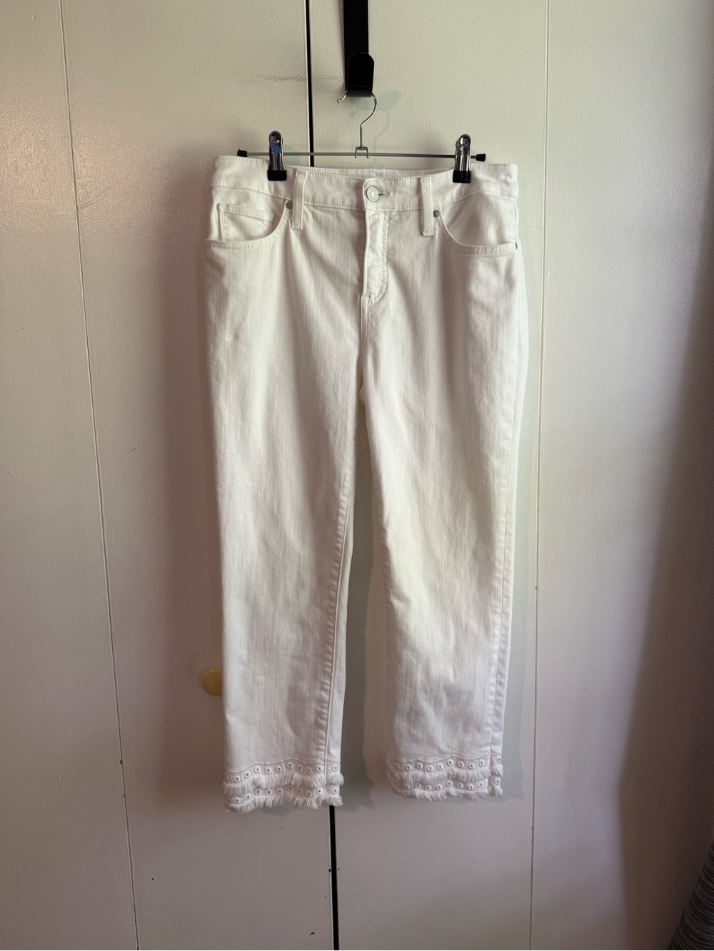 Chico’s So Slimming Girlfriend Slim Leg Crop
US size 4, Chico’s size 0